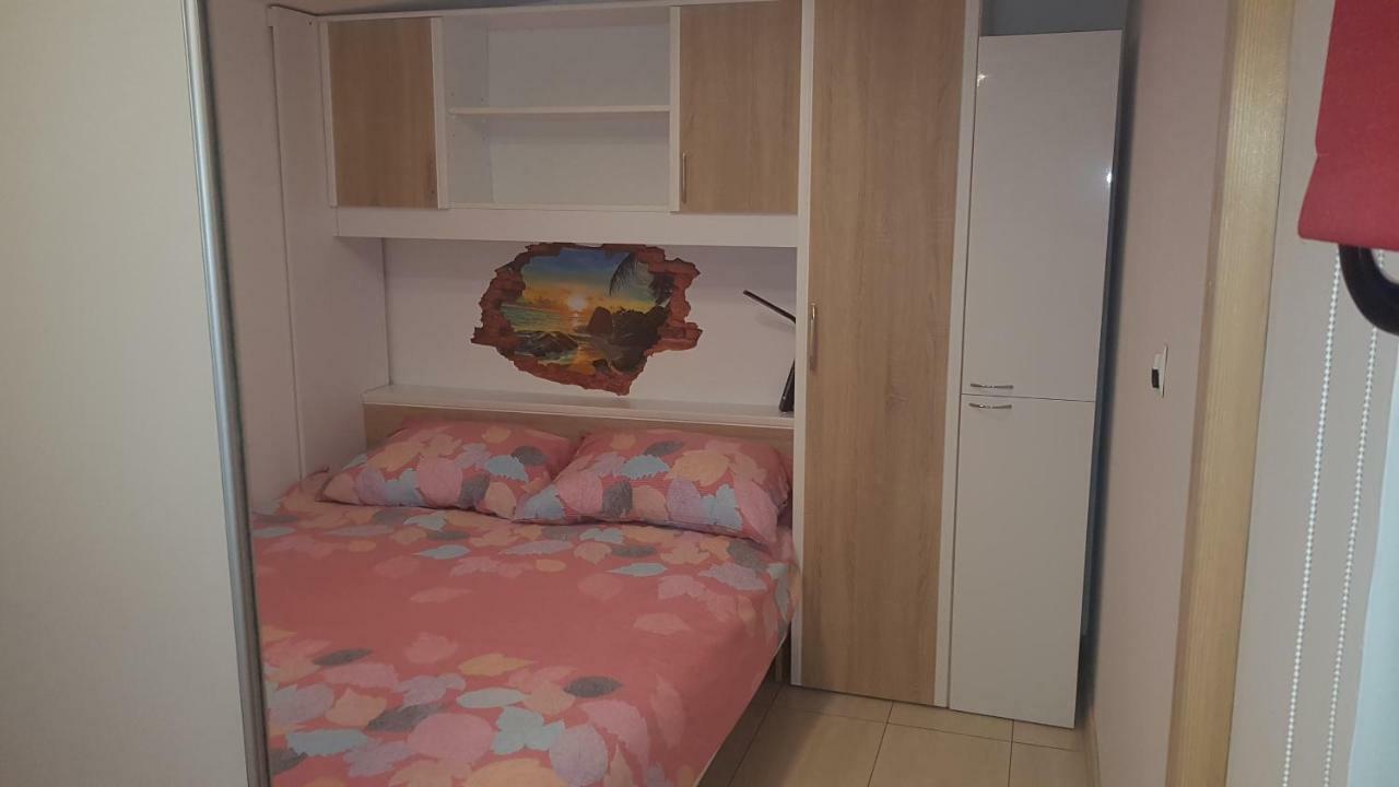 Urinj Apartment กอสเตรนา ภายนอก รูปภาพ